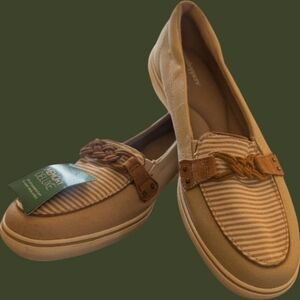 NWT Keds Grasshoppers Women's Beige and Tan Loafers Size 7.5 Canvas